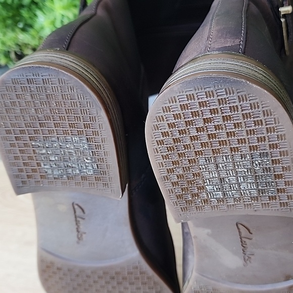 Clarks Women’s Brown Distressed Leather Buckled Boo Size 9.5 - Picture 11 of 13